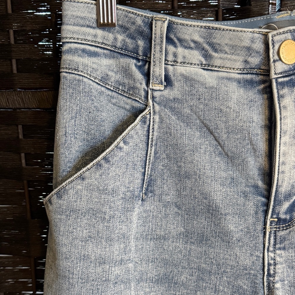Light Wash Wide Leg Women’s Jeans - Picture 4 of 13